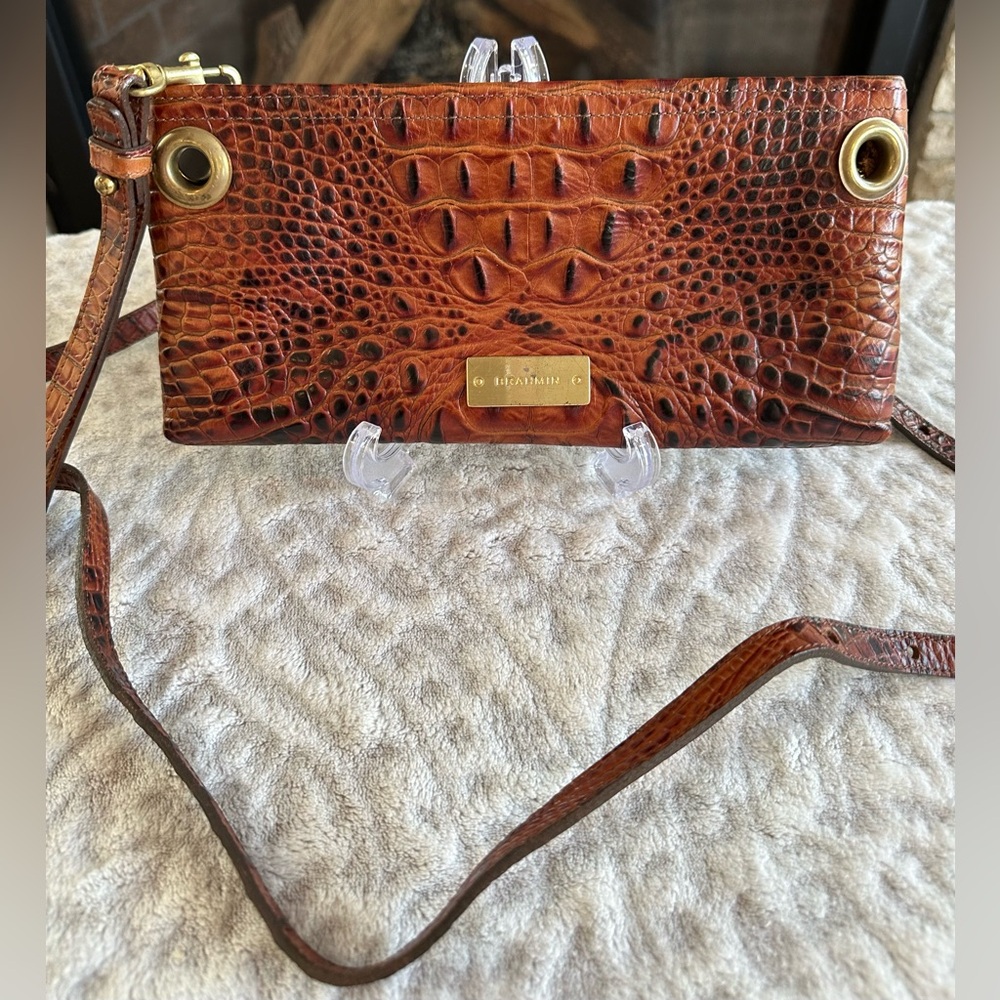 ✨Brahmin Wristlet Clutch in Melbourne Croc Embossed Leather Detachable strap - Picture 13 of 14